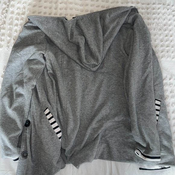 Excellent condition stitch fix hooded fleece sweater jacket, size small - Picture 3 of 4
